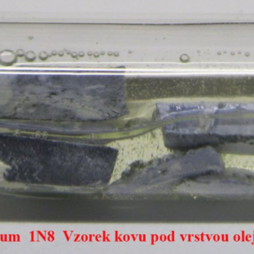Draslík - K - Kalium 1N8  Potassium metal with oxide-free surface in oil