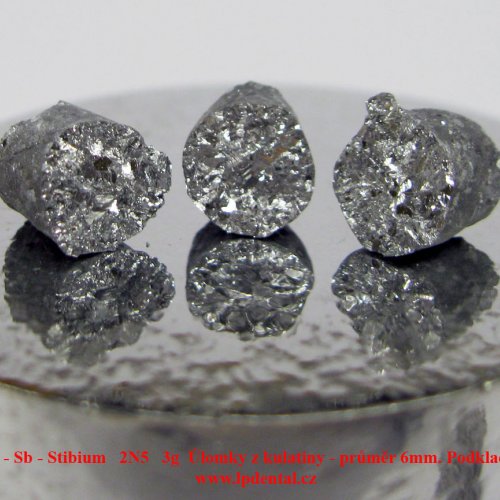 Antimon - Sb - Stibium   2N5   3g  Úlomky z kulatiny - průměr 6mm. Podklad Sb válec/Metal Cylinder-R
