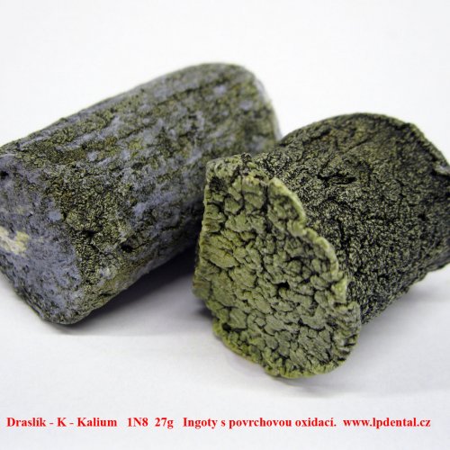 Draslík - K - Kalium-Potassium metal ingot with oxide surface.