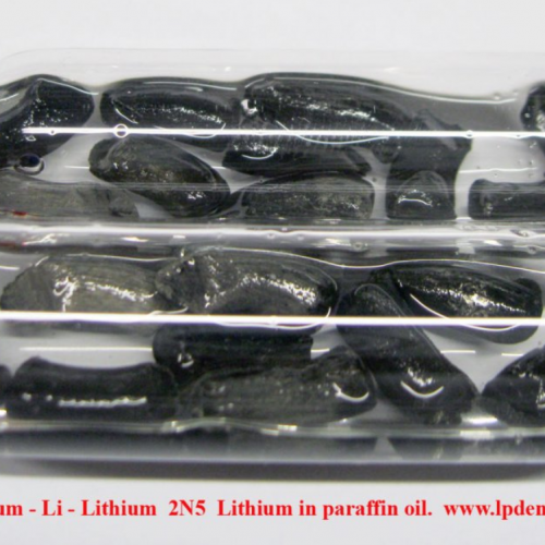 Lithium - Li - Lithium Lithium in paraffin oil with oxide surface.