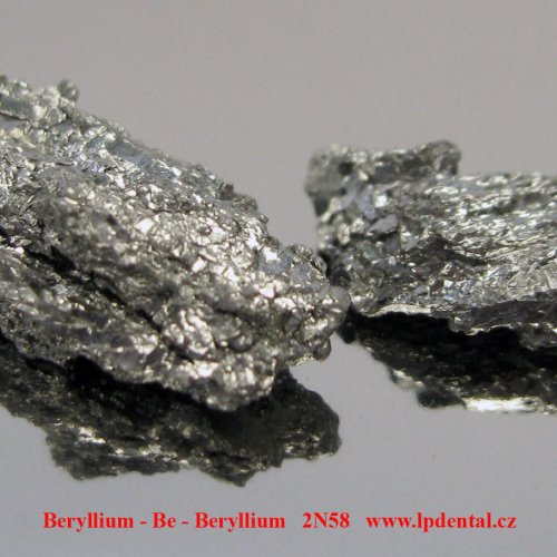 Beryllium - Be - Beryllium   Metal crystalline fragments.