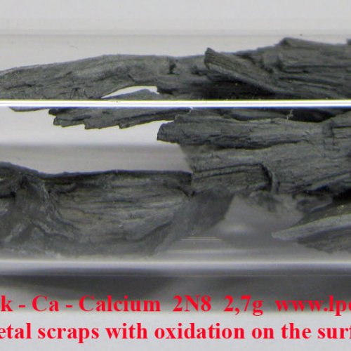 Vápník-Ca-Calcium  2,7g Metal scraps with oxidation on the surface..jpg