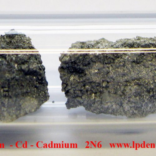 Kadmium  - Cd - Cadmium  Metal fragments of cadmium. Sample with oxide sufrace.