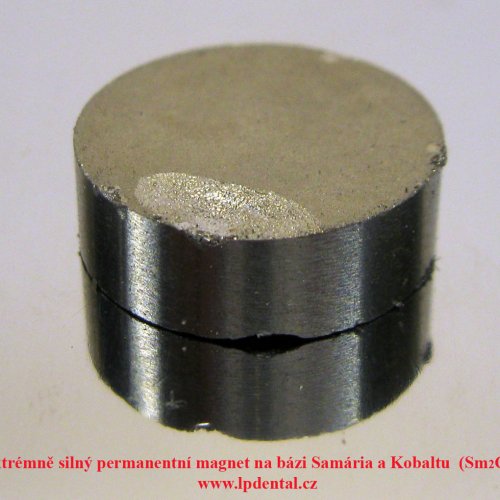 Extrémně silný permanentní magnet na bázi Samária a Kobaltu  (Sm2Co17).jpg