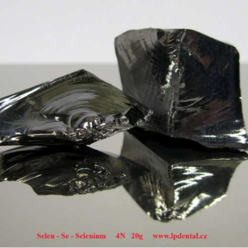 Selen - Se - Selenium-Black, glassy amorphous-fragments