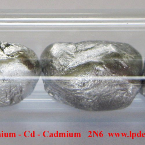 Kadmium - Cd - Cadmium  Melted pellets. Sample with oxide -free sufrace.