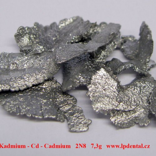 Kadmium-Cd-Cadmium melted  fragments pieces with oxid-free sufrace.