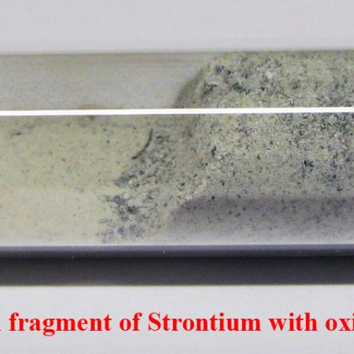 Stroncium - Sr - Strontium 2N Metal fragment of Strontium with oxide sufrace Sr(OH)2.jpg