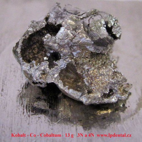 Kobalt - Co - Cobaltum Metal crystalline fragments of Cobalt