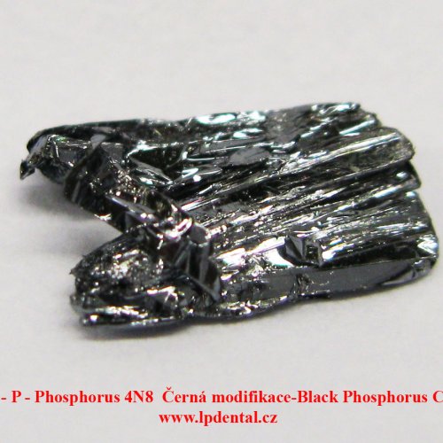Fosfor - P - Phosphorus 4N8 Černá modifikace-Black Phosphorus Crystal 4.jpg