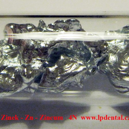 Zinek - Zn - Zincum Zinc melted sample wit oxide-free surface.