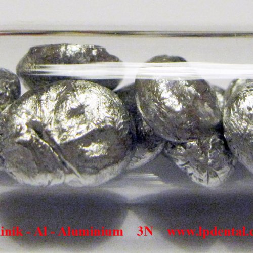 Hliník - Al - Aluminium  Melted pellets