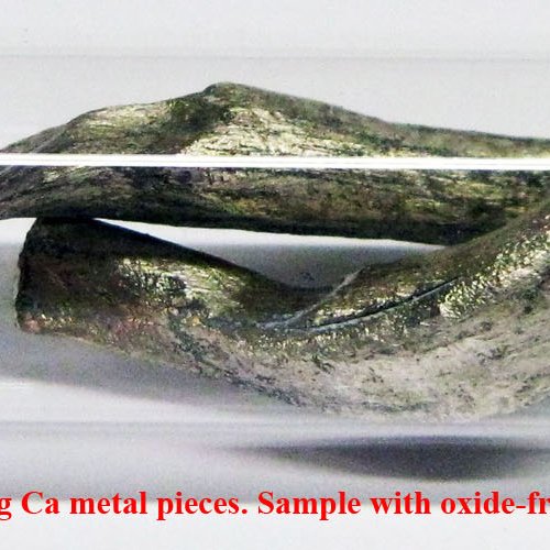 Vápník-Ca-Calcium 2N8 1,7g Ca metal pieces. Sample with oxide-free surface. www.lpdental.cz.jpg