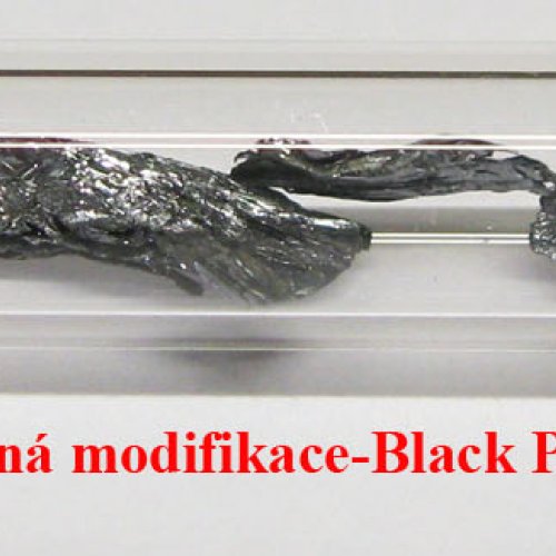 Fosfor - P - Phosphorus 4N8  0,1g Černá modifikace-Black Phosphorus Crystals.jpg