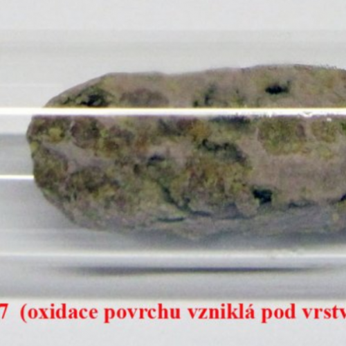 Sodík - Na - Natrium 2N7 (oxidace povrchu vzniklá pod vrstvou oleje)..png