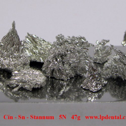 Cín - Sn - Stannum Tin Melted crystalline dendritic fragments/Pieces