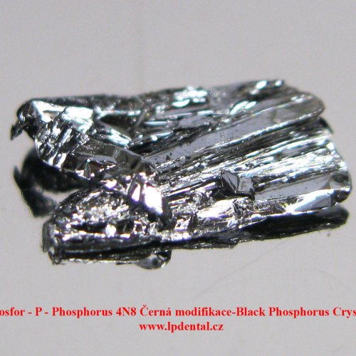 Fosfor - P - Phosphorus 4N8 Černá modifikace-Black Phosphorus Crystal 3.jpg
