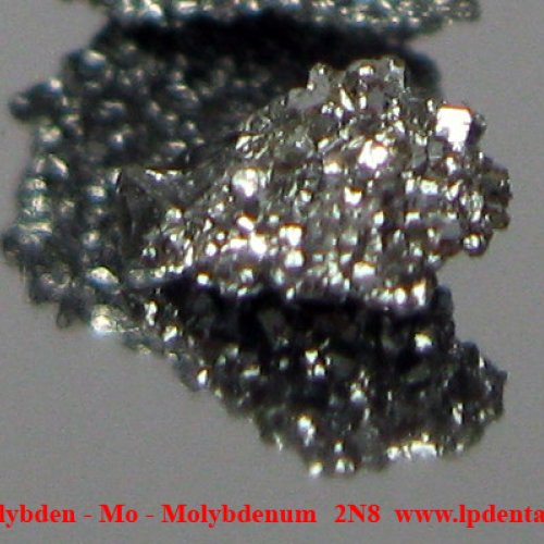 Molybden - Mo - Molybdenum    Crystalline fragments of molybdenum with oxide-free surface.