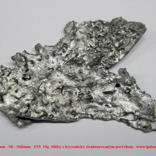 Antimon -Sb -Stibium-Slitek s krystalicky strukturovaným povrchem.2.jpg