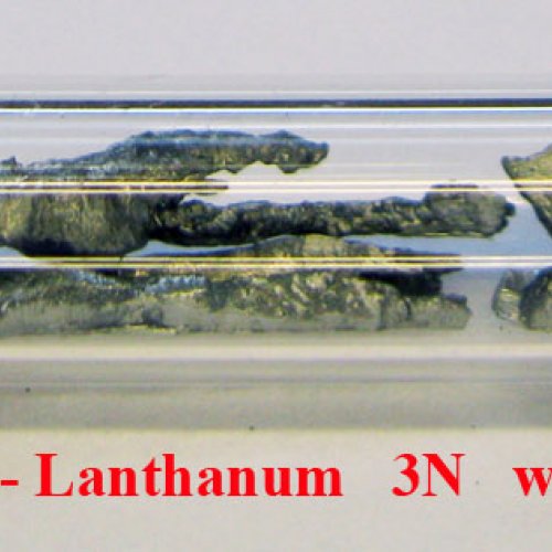 Lanthan - La - Lanthanum  Crystalline fragments of lanthanum with oxide-free sufrace.