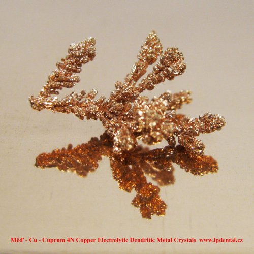Měď - Cu - Cuprum 4N Copper Electrolytic Dendritic Metal Crystals 2.jpg