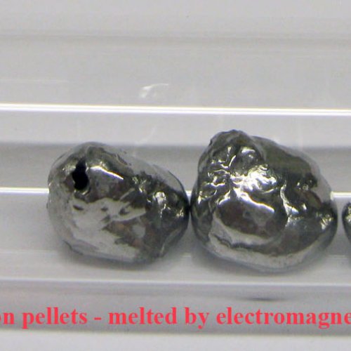 Železo - Fe - Ferrum  4N  3g  Iron pellets - melted by electromagnetic induction..jpg