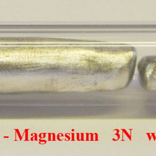 Hořčík - Mg - Magnesium Sample-rough surface.