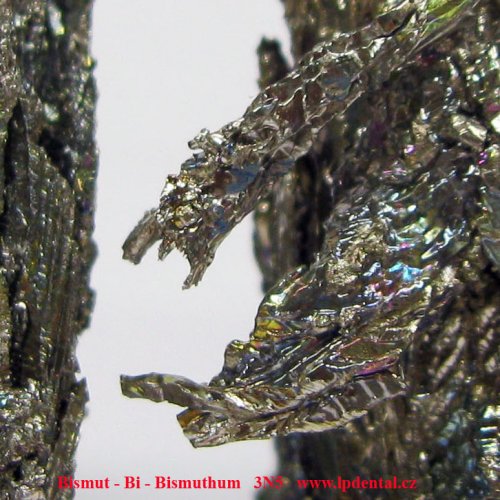 Bismut-Bi-Bismuth-Vizmuth atypical crystal structure 7.jpg