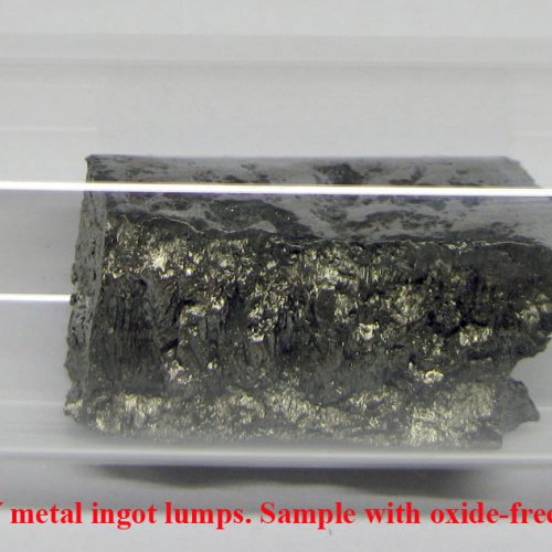 Yttrium -Y - Yttrium 3N5  Y metal ingot lumps. Sample with oxide-free surface. 1.jpg
