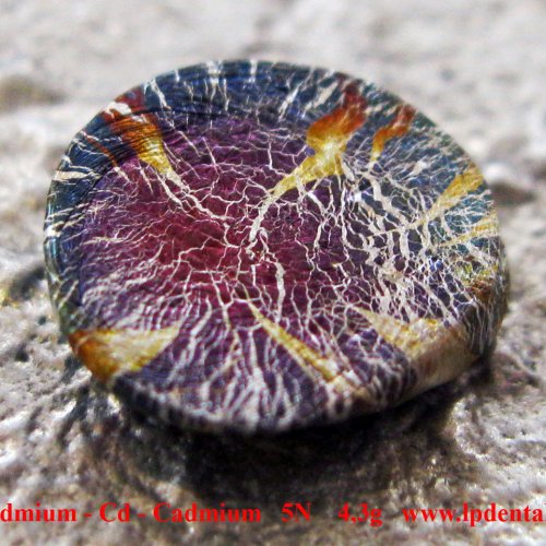 Kadmium - Cd - Cadmium  Melted Pellet. Colored. Sample with oxide sufrace.