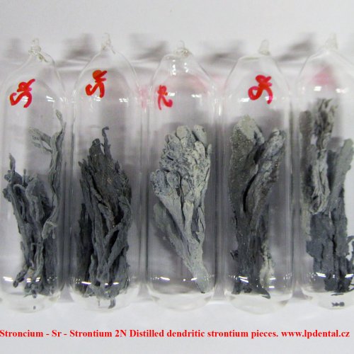 Stroncium - Sr - Strontium 2N Distilled dendritic strontium pieces.  3.jpg